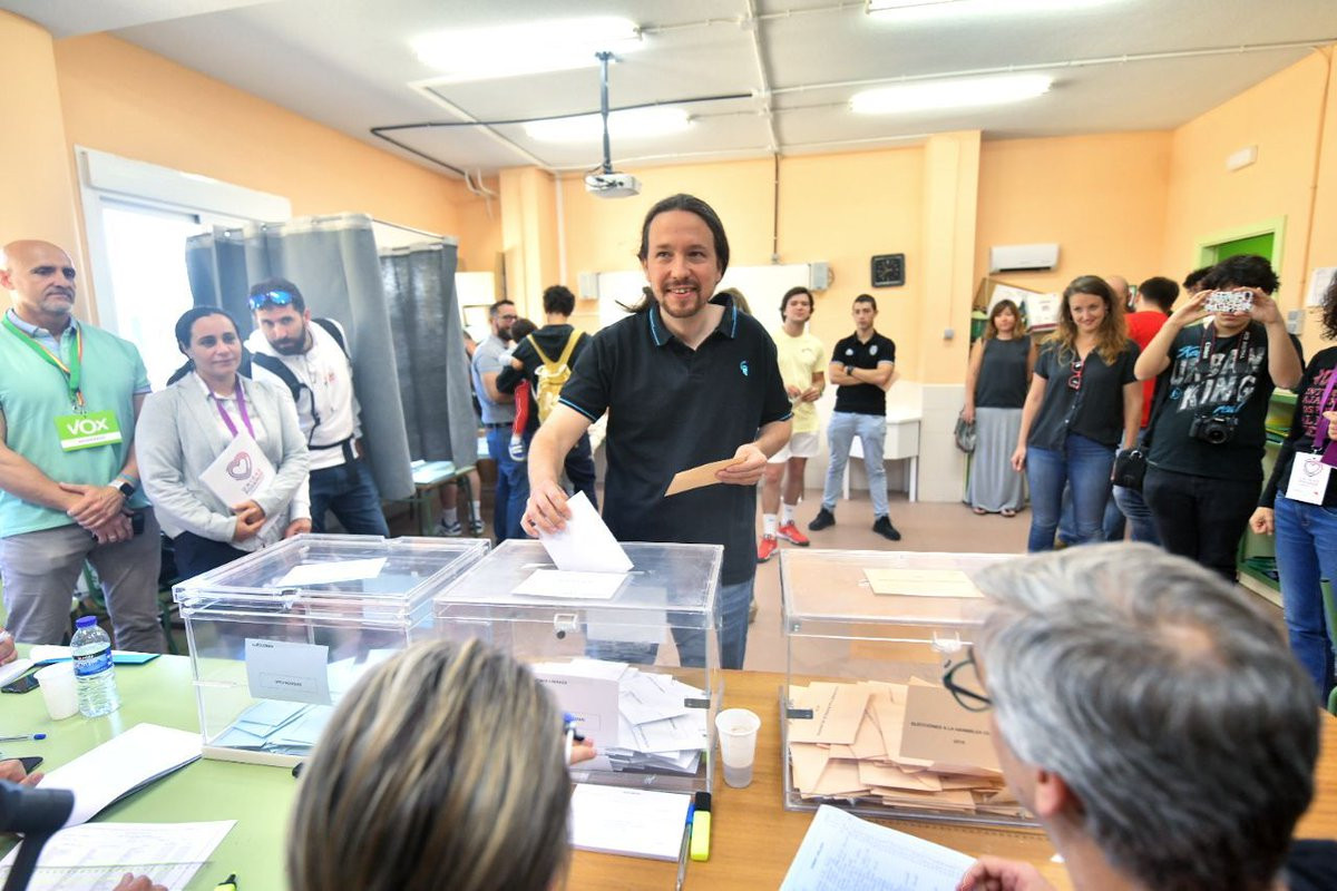 Pablo Iglesias vota