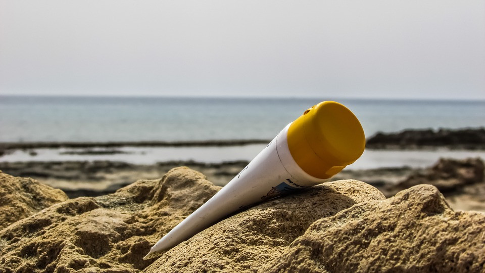 Crema solar platja