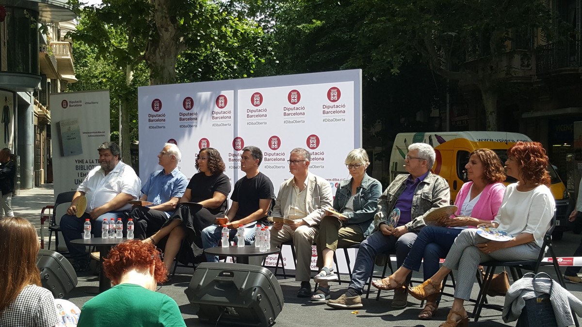 15 autors catalans creen un llibre de contes per a festejar 100 au00f1os de les biblioteques