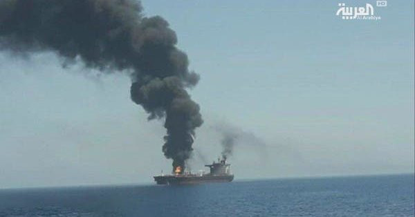 Atacs a dues petroliers al golf de Omu00e1n