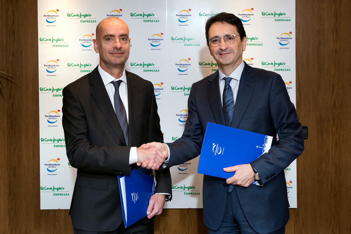 A la esq Fernando Aldecoa director general de Port Aventura World i Víctor Liñero director general d'El Corte Inglés Empreses