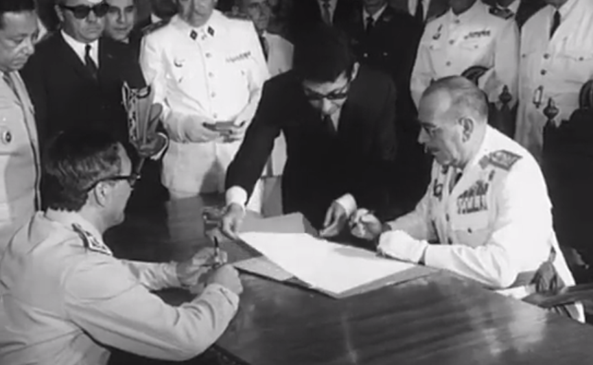 Els generals Vega i Ufkir signen el lliurament d'Ifni el 30 de juny de 1968