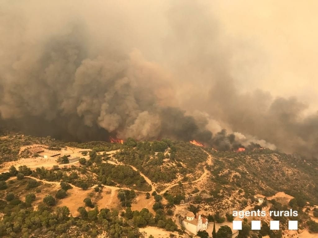 Un incendi de Torre de l'Espanyol (Tarragona) afecta una superfície de 2.500 hectàrees