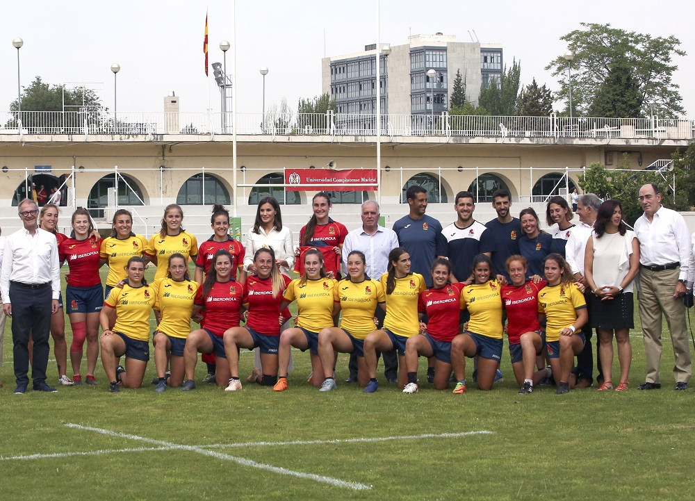 Posant amb les jugadores de rugbi