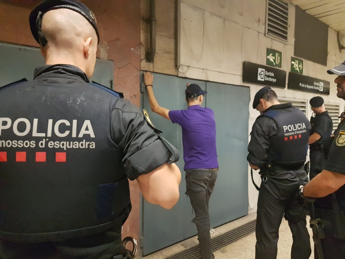 Operaciu00f3n contra carteristes al metro de Barcelona