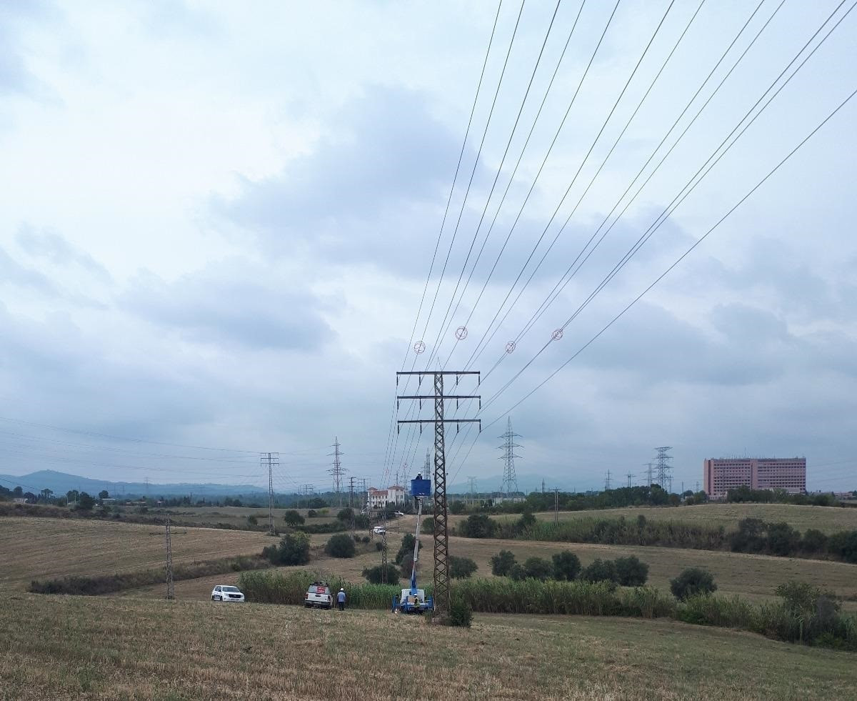 Els dispositius instal·lats en un cable de mitja tensiu00f3n, a Terrassa