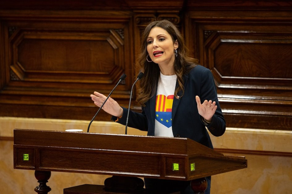 Lorena Roldán al Parlament ple disturbis
