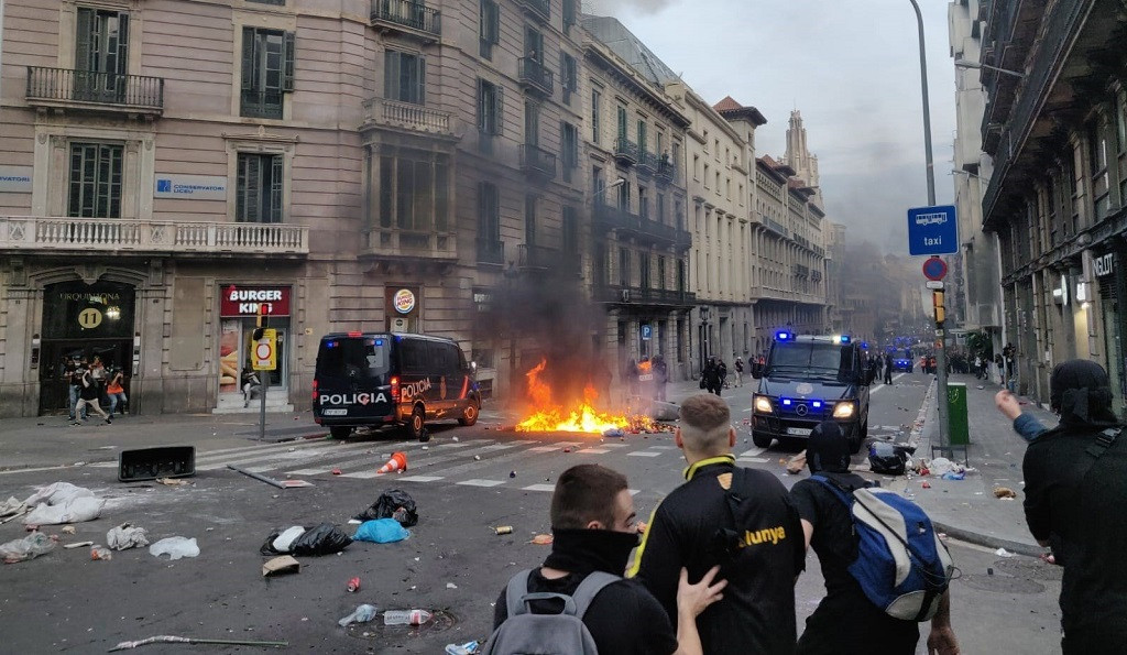Greus disturbis a Via Laietana el 18 d'octubre