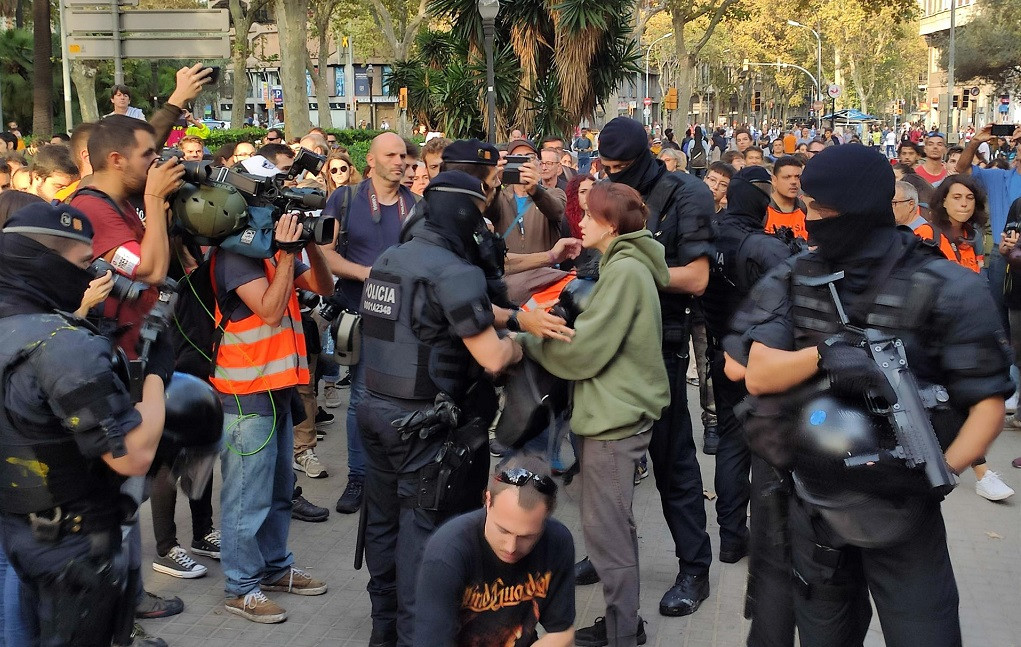 Mossos registren a Urquinaona als que accedeixen al lloc de la concentraciu00f3n