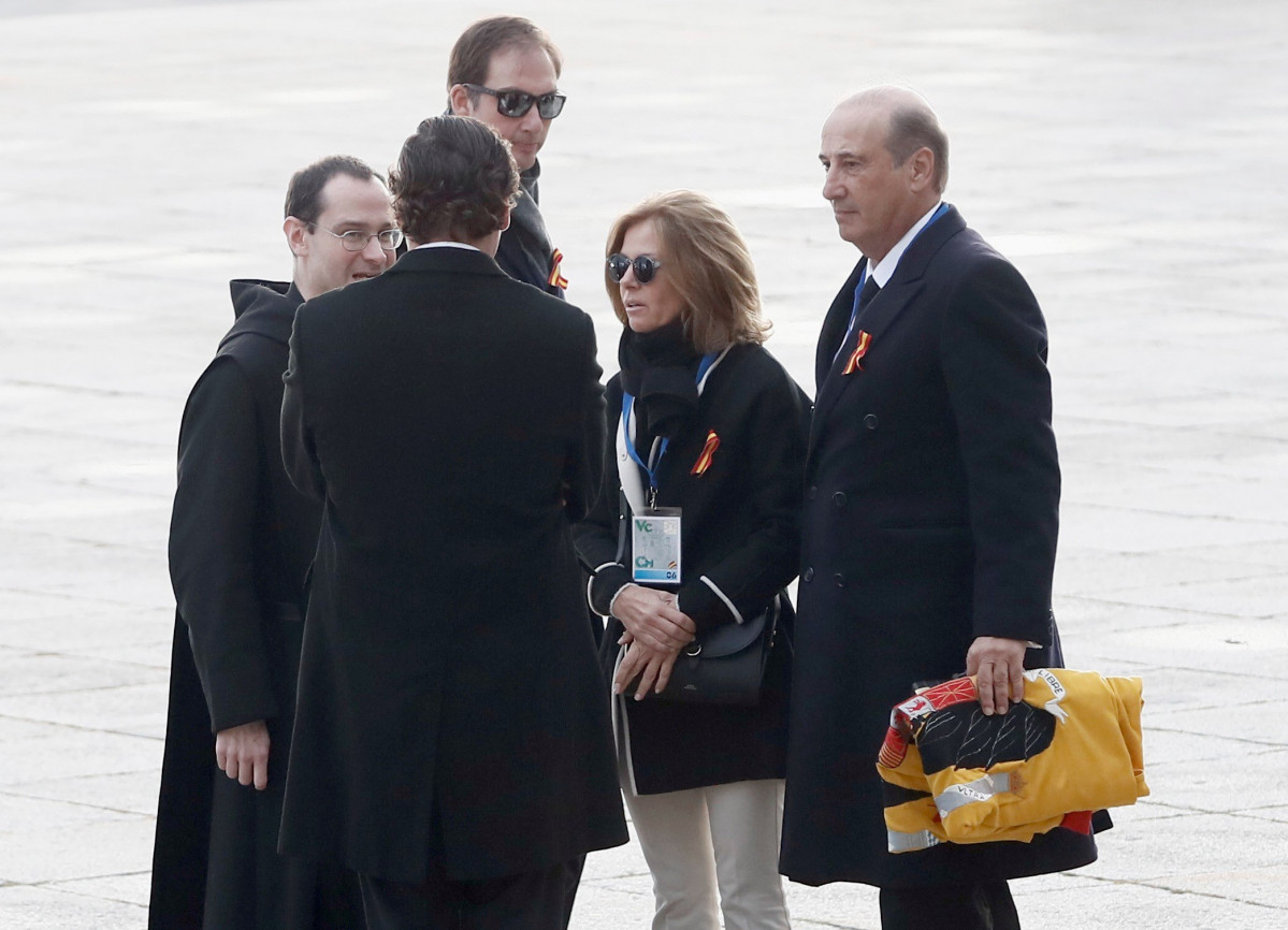 Francis Franco amb banderes pre-constitucional