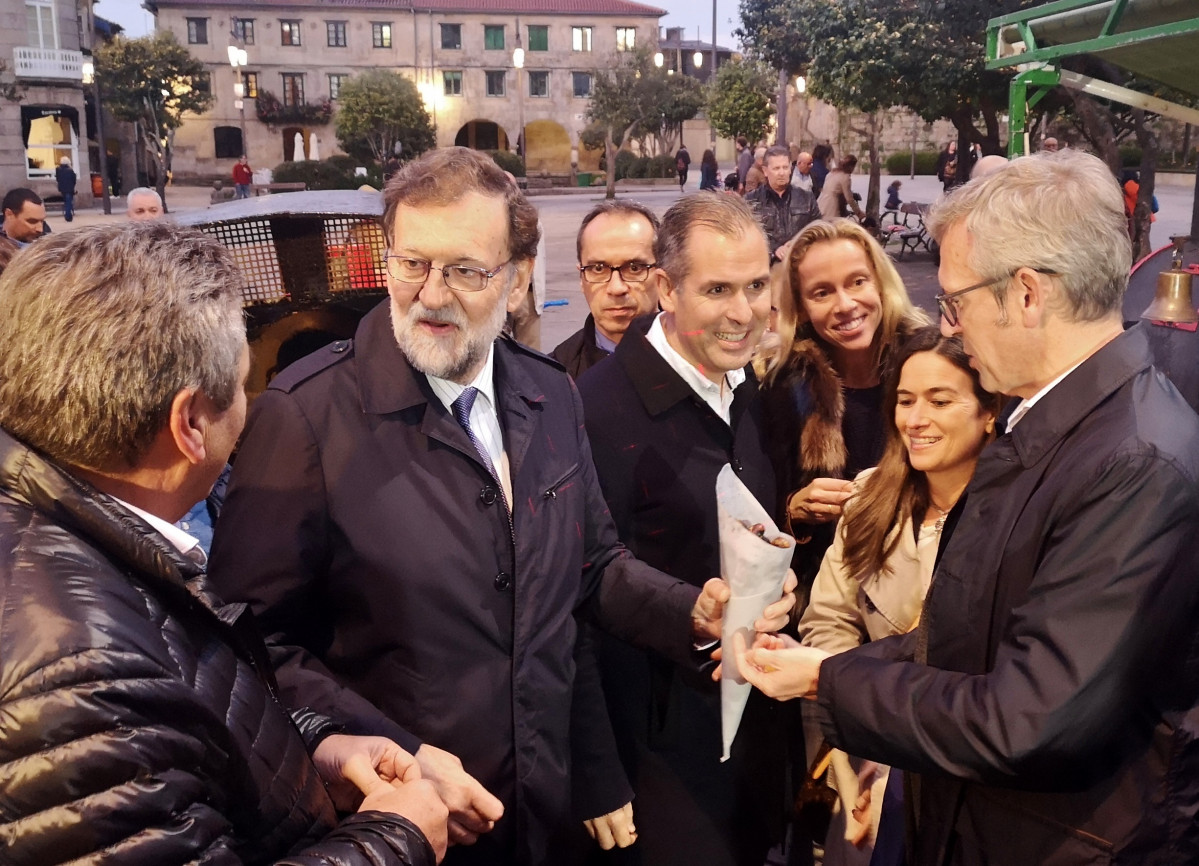 L'expresident de Govern Mariano Rajoy durant una passejada per Pontevedra en la campanya de les generals de l'10N