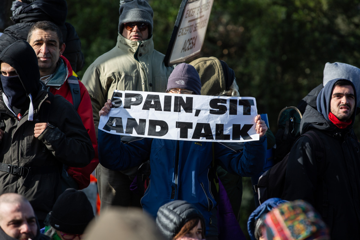 Spain, sit and talk foto tsunami