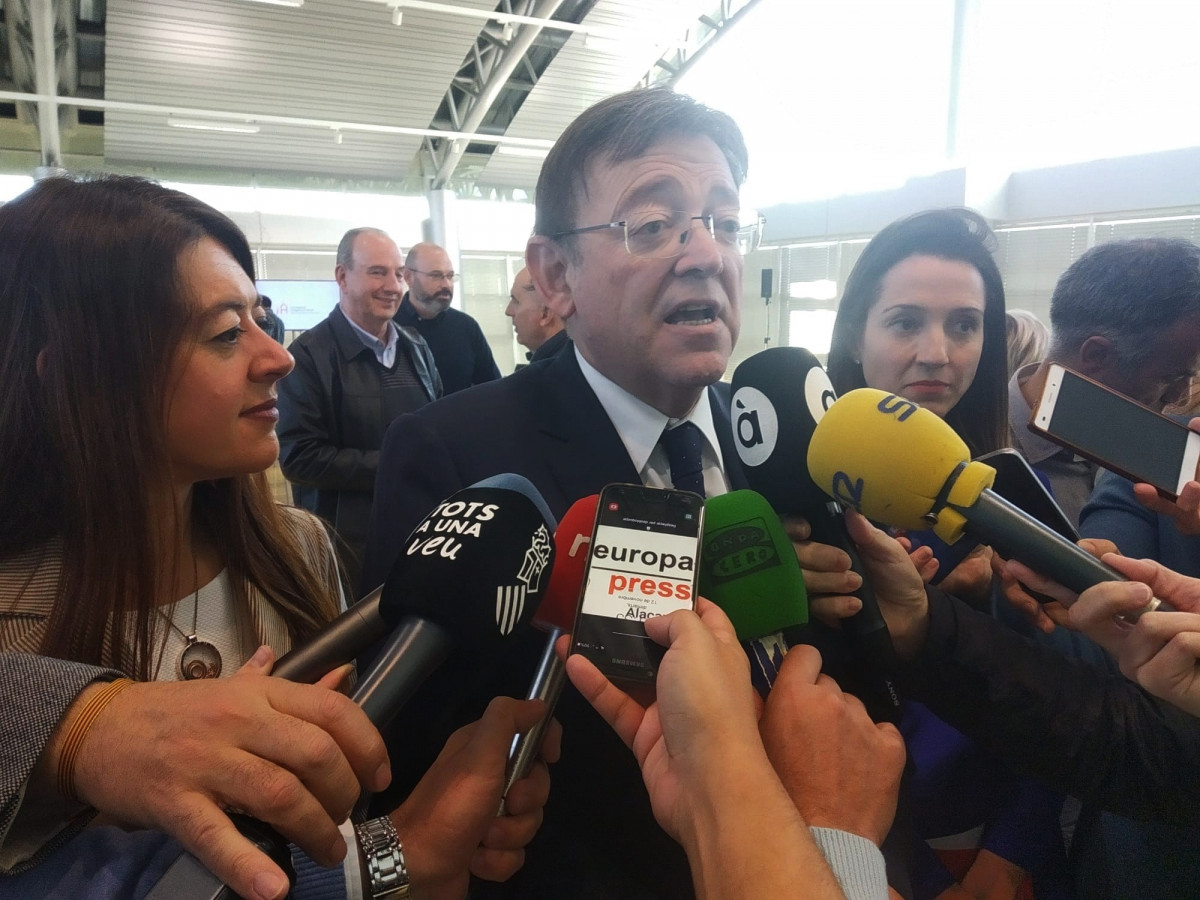 Ximo Puig atén els mitjans costat de la consellera de Innovaciu00f3n, Carolina Pascual