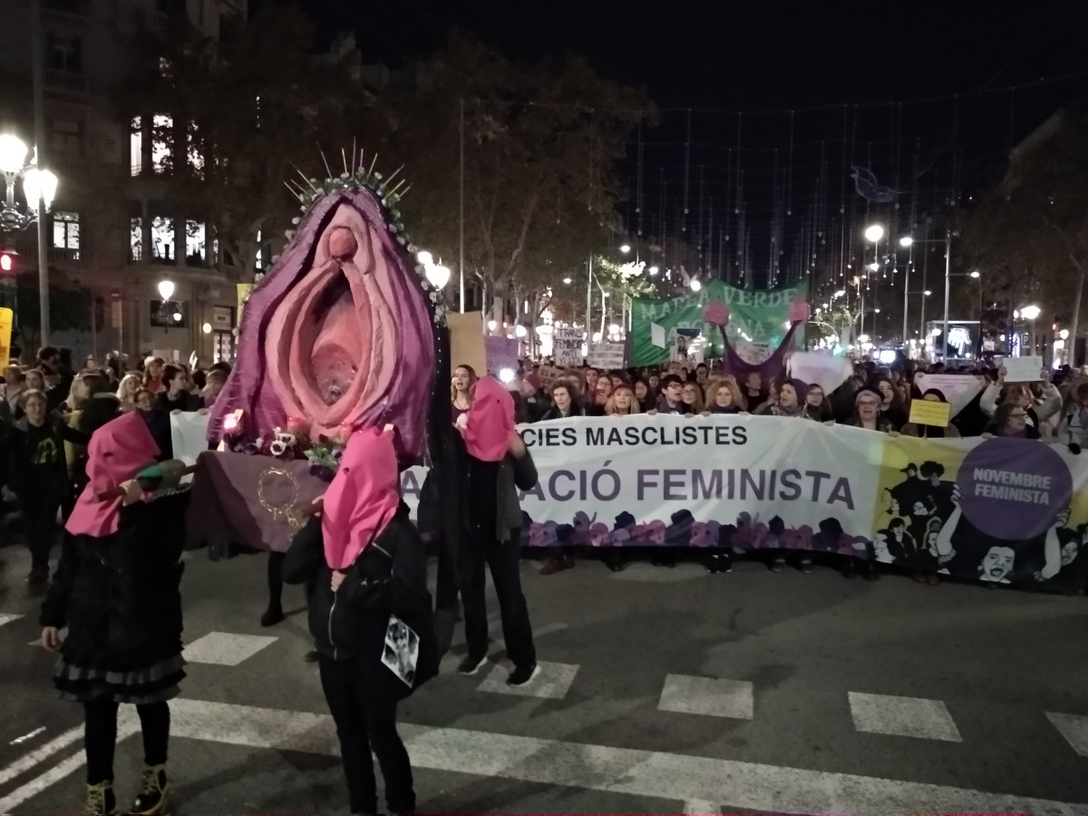 Milers de persones marxen a Barcelona contra la violència masclista