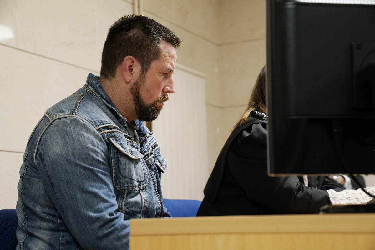 L'acusat pel presumpte assassinat de Diana Quer, José Enrique Abuín Gey, àlies el Xiclet, moments abans de començar el judici, a Santiago de Compostel·la / Galícia (Espanya), a 12 de novembre de 2