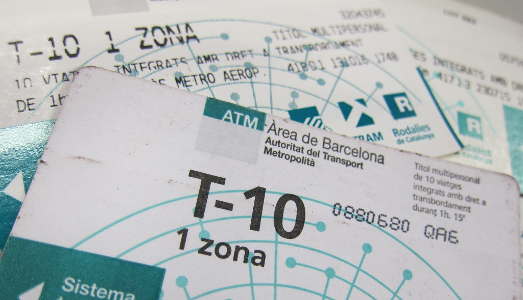 Una targeta T 10, bitllet de tren, metro