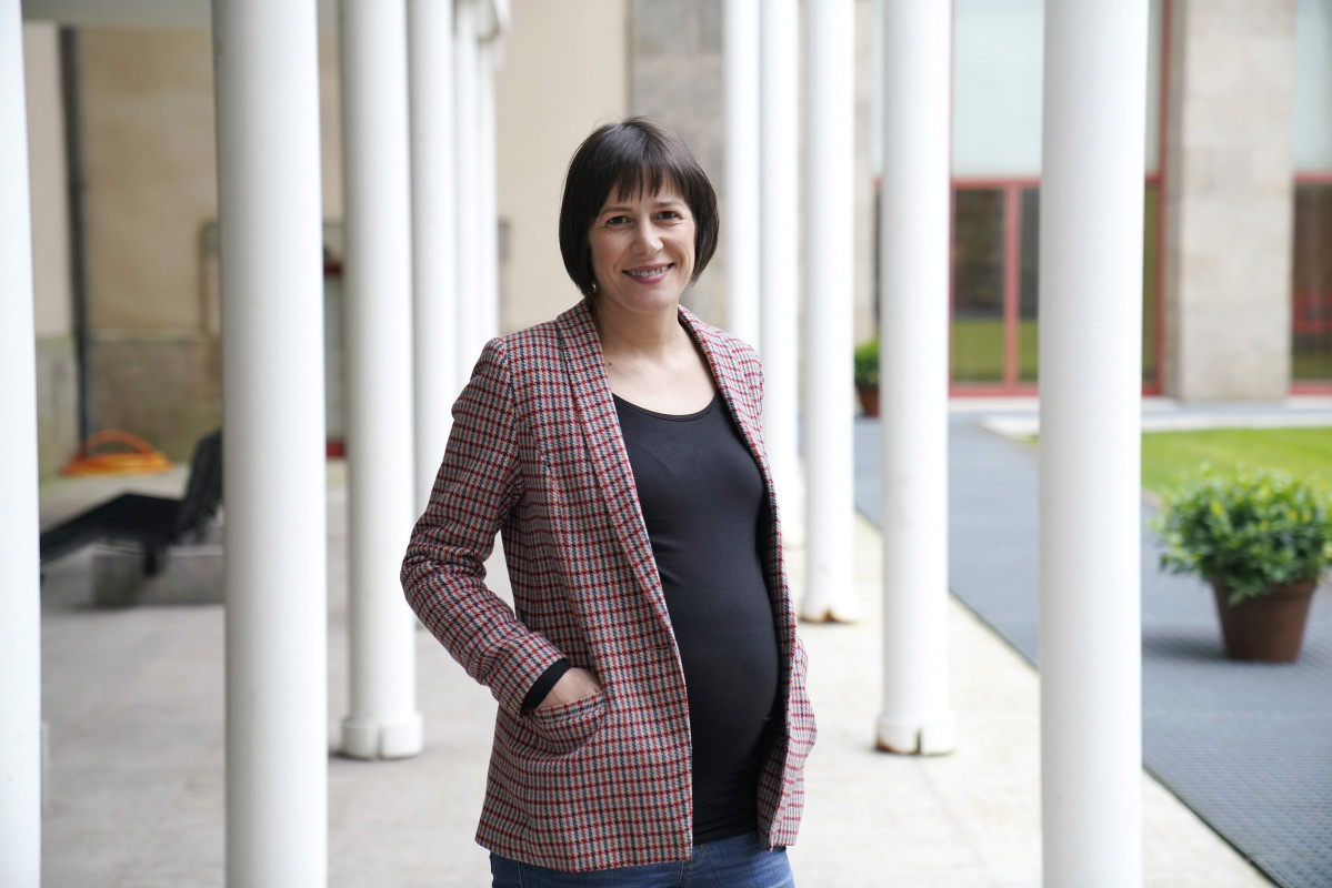 La portaveu Nacional d'el Bloc Nacionalista Gallec (BNG) i diputada al Parlament de Galícia, Ana Pontón, posa després d'una entrevista amb Europa Press al Parlament de Galícia, a Santiago de Com