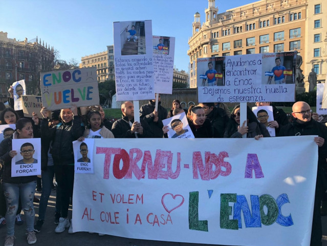 Protesta en plaza Catalunya por el presunto secuestro en Honduras de un alumno de un instituto de Badalona (Barcelona)