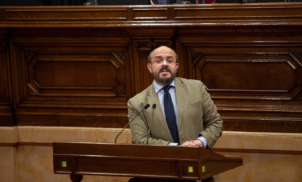 El líder d'el PP català, Alejandro Fernández, en la seva intervenció en el ple de Parlament de el 27 de gener de 2020