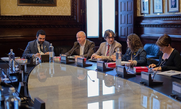 Taula de Parlament presidida per Roger Torrent