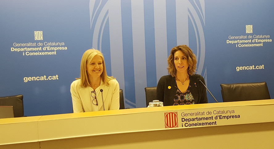 La directora general d'Indústria Matilde Villarroya i la consellera u00c0ngels Chacu00f3n