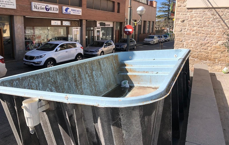 El vent tira una piscina que estava en una terrassa a les Borges Blanques