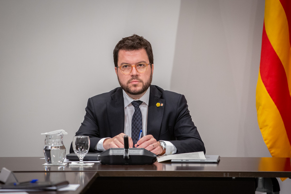 El vicepresident de la Generalitat, Pere Aragonès, durant una reunió extraordinària de Consell Executiu per analitzar l'evolució de l'coronavirus el 12 de març