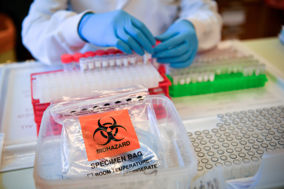 Mostres de nou coronavirus en un centre de la ciutat gal·lesa de Cardiff