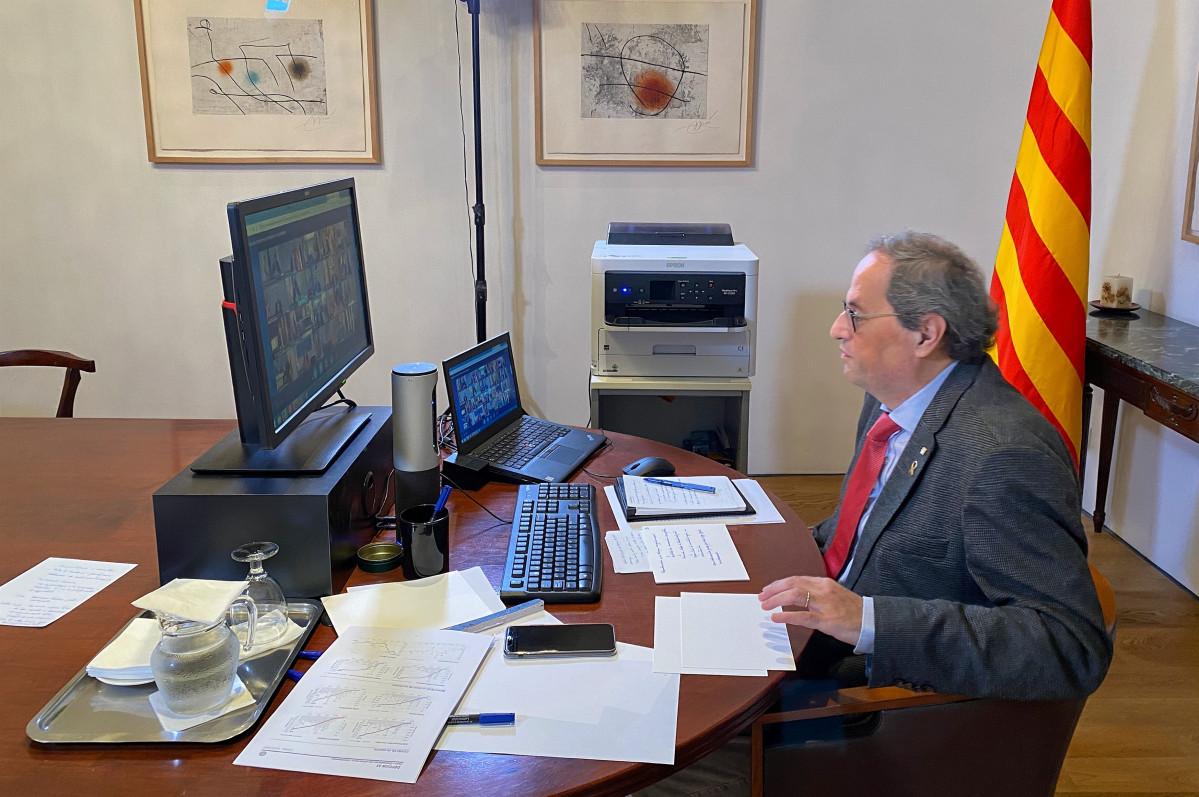 El president de la Generalitat, Quim Torra, durant la sisena videoconferència de presidents autonòmics pel coronavirus, a 19 d'abril de 2020.