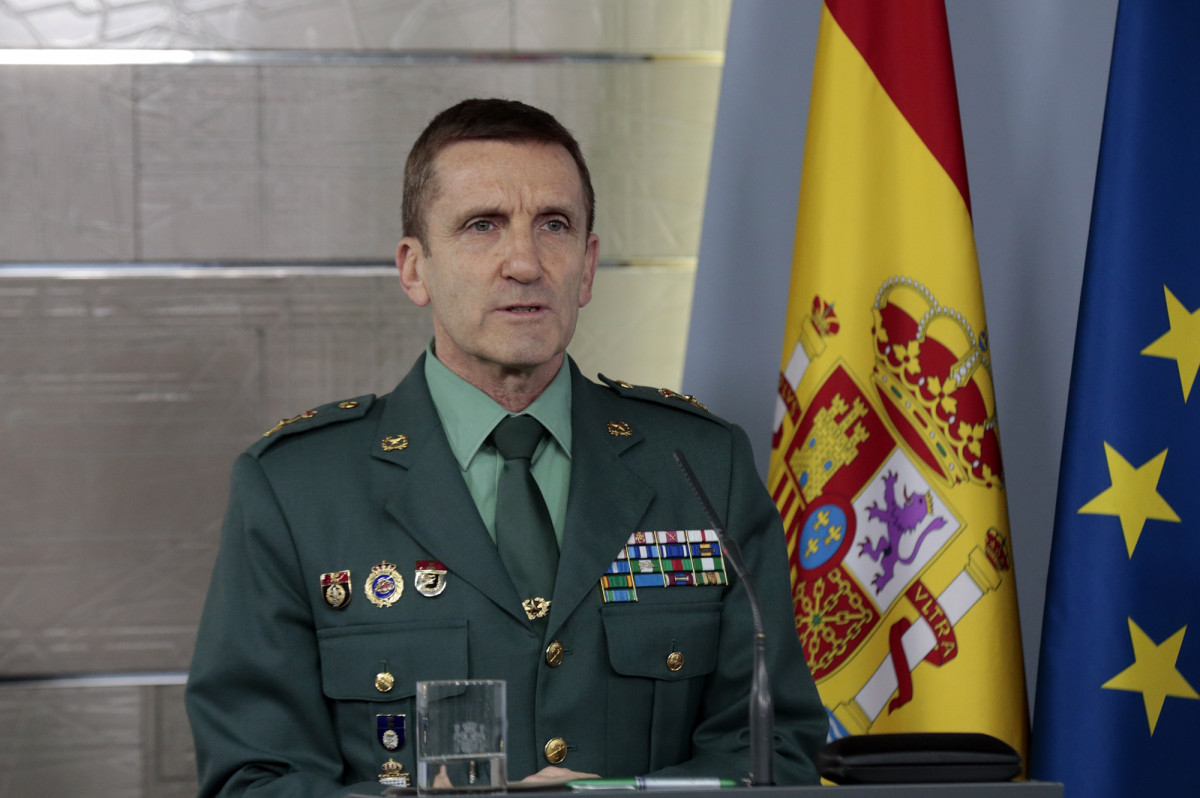 El cap de l'Estat Major de la Guàrdia Civil, José Manuel Santiago Marín, en una roda de premsa a la Moncloa per la crisi de l'Covid-19