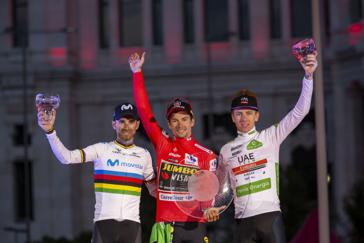 Alejandro Valverde, Primož Roglič i Tadej Pogacar al podi final de la Volta a Espanya de 2019