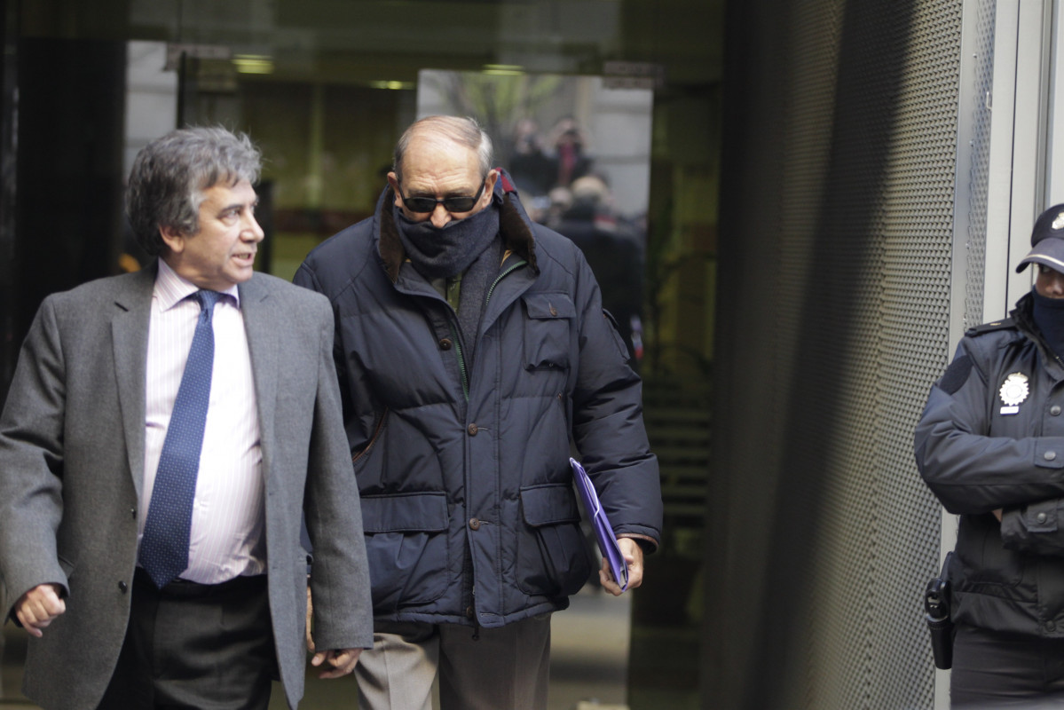 Billy el Nen (amb gorra) i Nines, davant del jutge Ruz