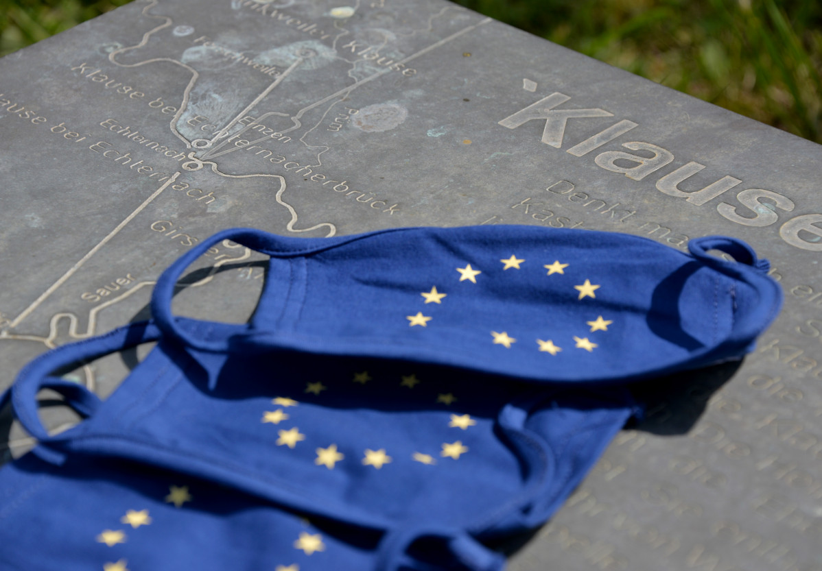 Mascaretes amb la bandera de la Unió Europea