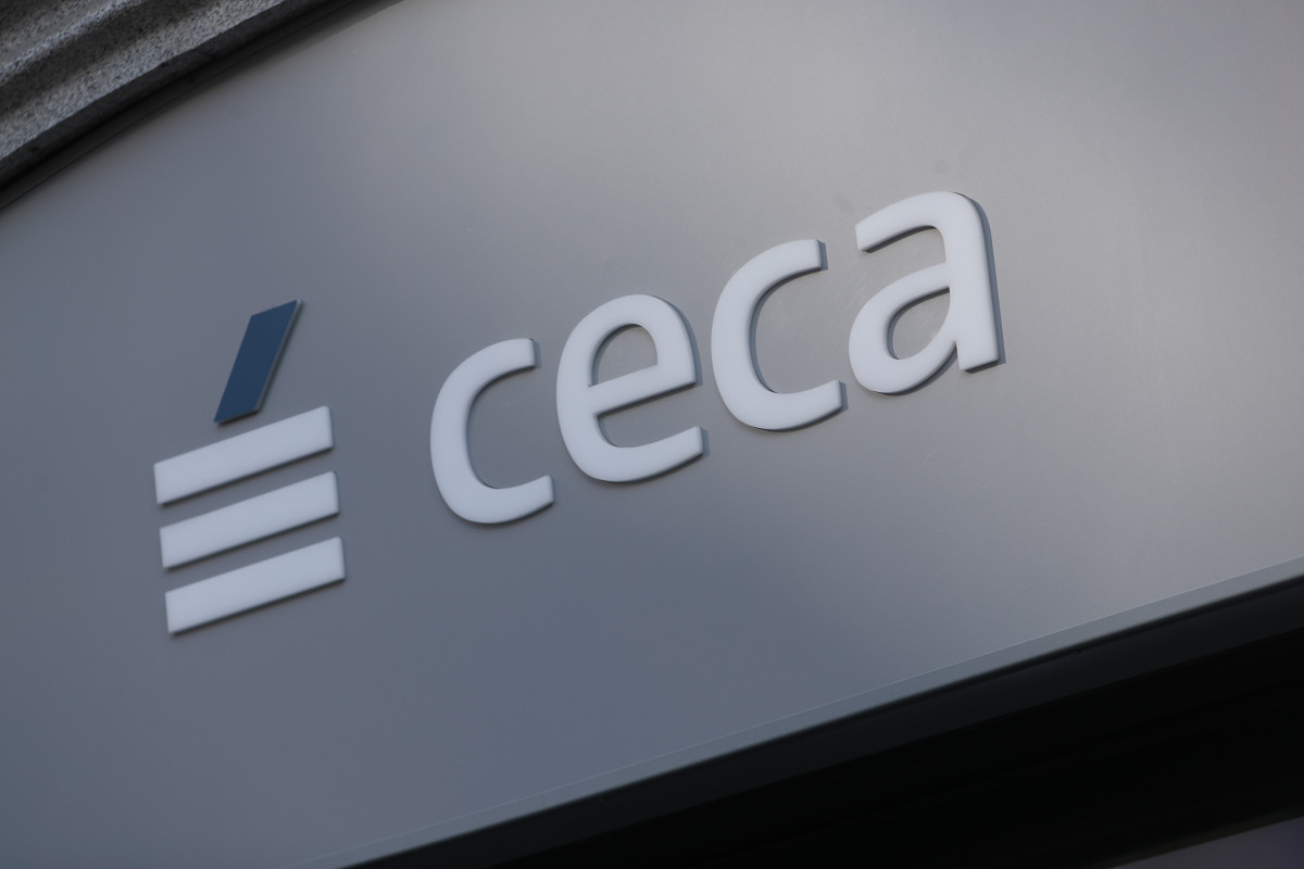 Logotip de CECA (Confederació Espanyola de Caixes d'Estalvis) a la seva seu a Madrid.