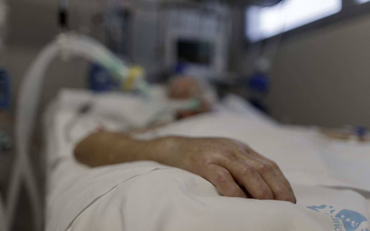 Situació d'un pacient ingressat a la Unitat de Cures Intensives de l'Hospital Infanta Sofia a Sant Sebastià dels Reis (Madrid) on el responsable de l'UCI de centre, Àngel González Gallego, ha assenyalat que