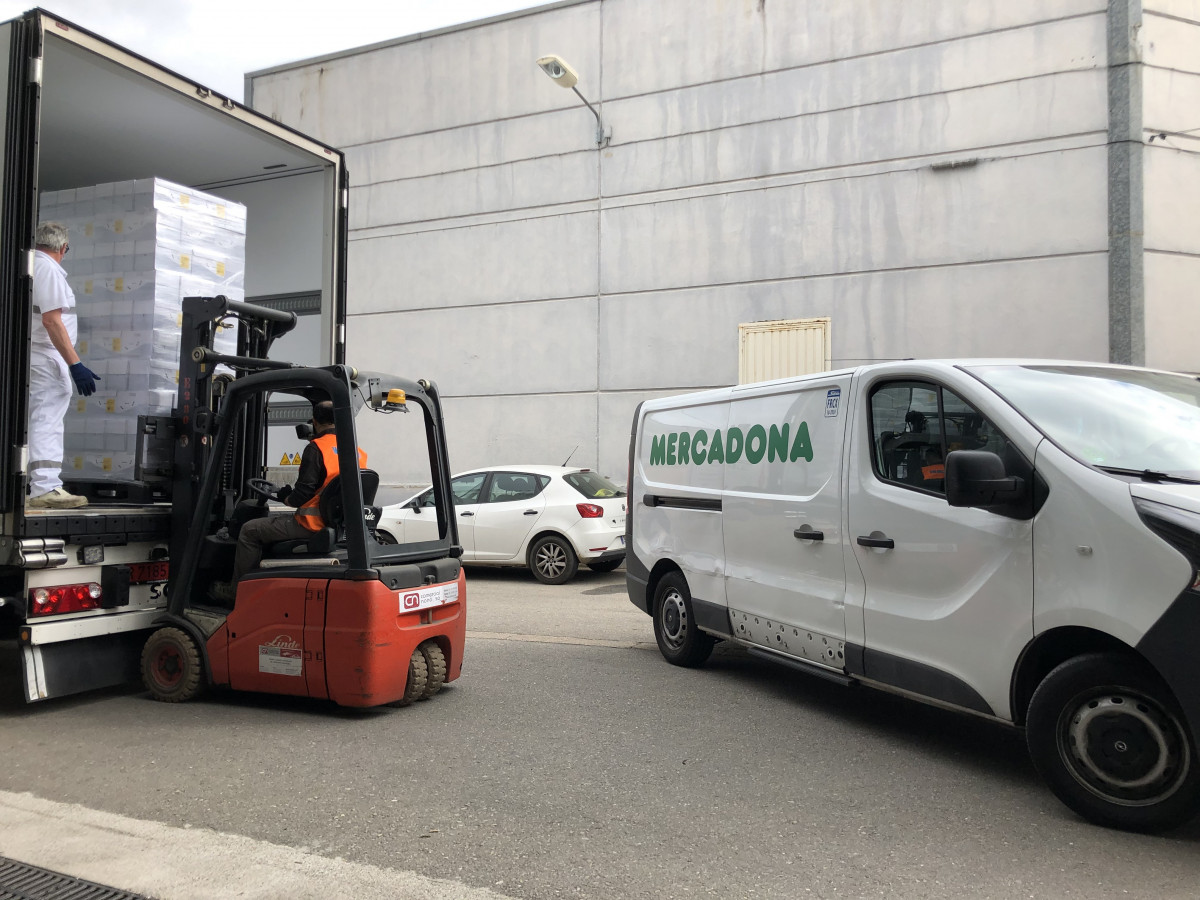 Mercadona Ha Lliurat Aquest dimarts 99.200 Unitats De Llonganissa, Xoriço I Pollastre (5 Tones) A l'Banc Dels Aliments En Tota Girona Per Pal·liar La Crisi De l'Coronavirus.