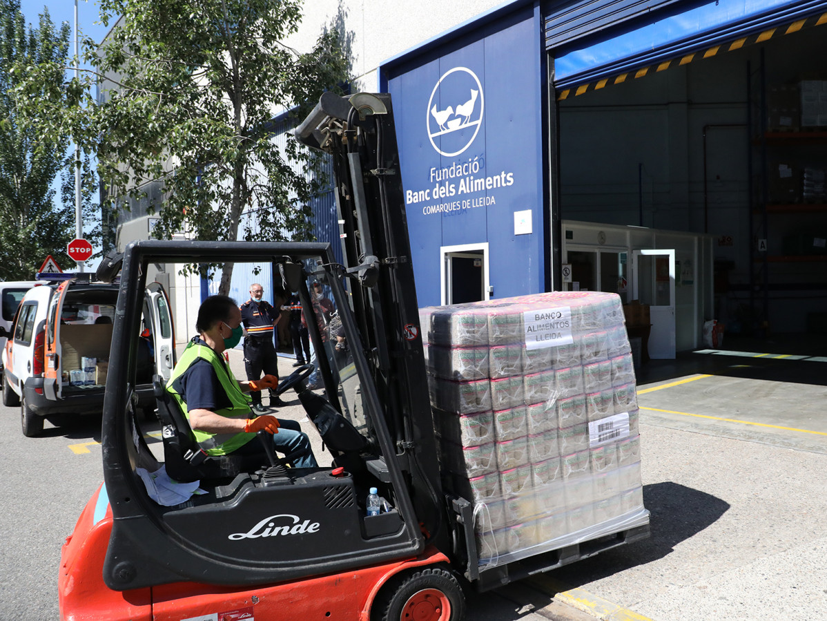 FOTOGRAFIA Donaciu00f3 de llenties a l'Banc dels Aliments de les comarques de Lleida