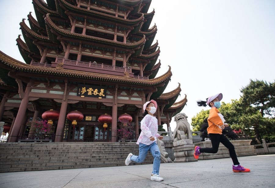 Nens amb mascareta a Wuhan, Xina