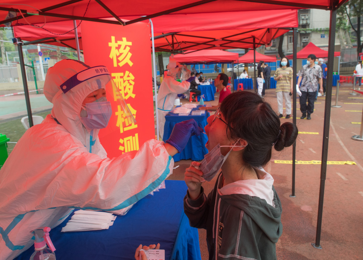 Realització de el test de COVID-19 a Wuhan