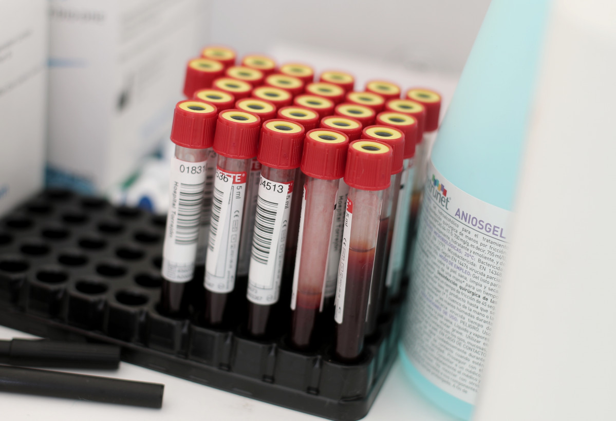 Tubs d'assaig amb mostres de pacients durant la cinquena jornada de el test serològic massiu de coronavirus que l'Ajuntament de la localitat madrilenya de Torrejón de Ardoz.