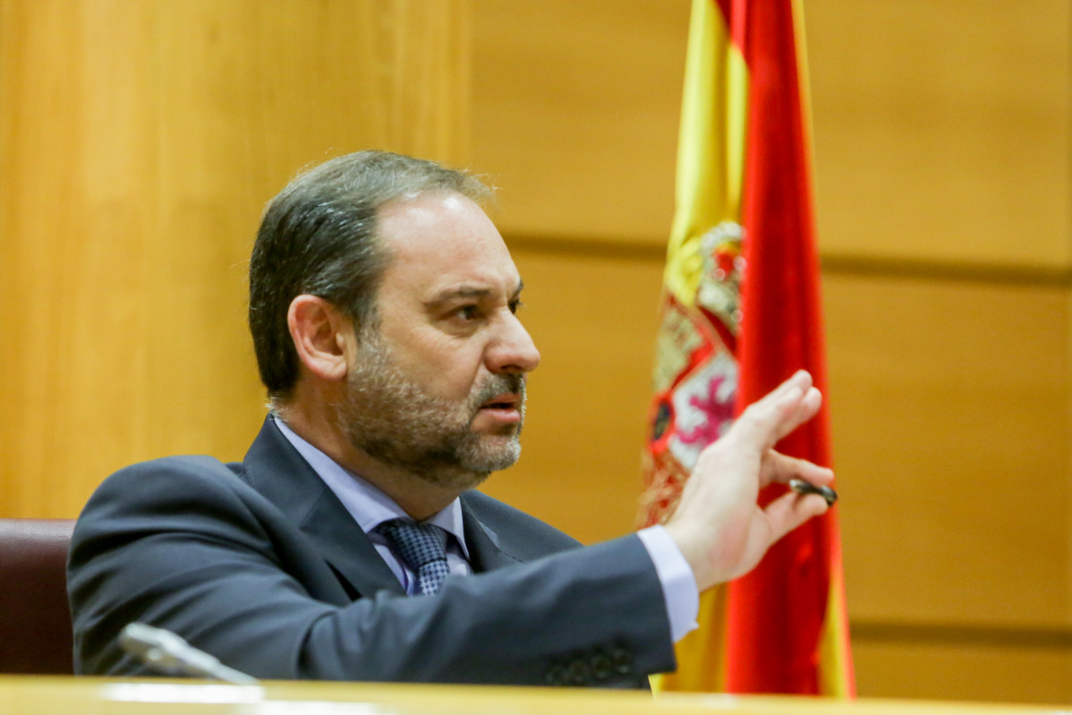 El ministre de Transports, Mobilitat i Agenda Urbana, José Luis Ábalos, durant la seva compareixença al Senat en comissió del seu departament. A Madrid (Espanya), a 3 de juny de 2020.