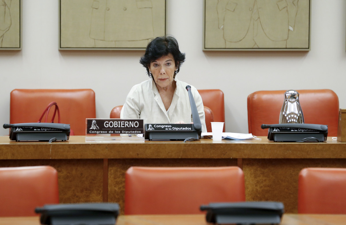 La ministra d'Educació, Isabel Celaá, compareix davant la comissió de el ram al Congrés dels Diputats
