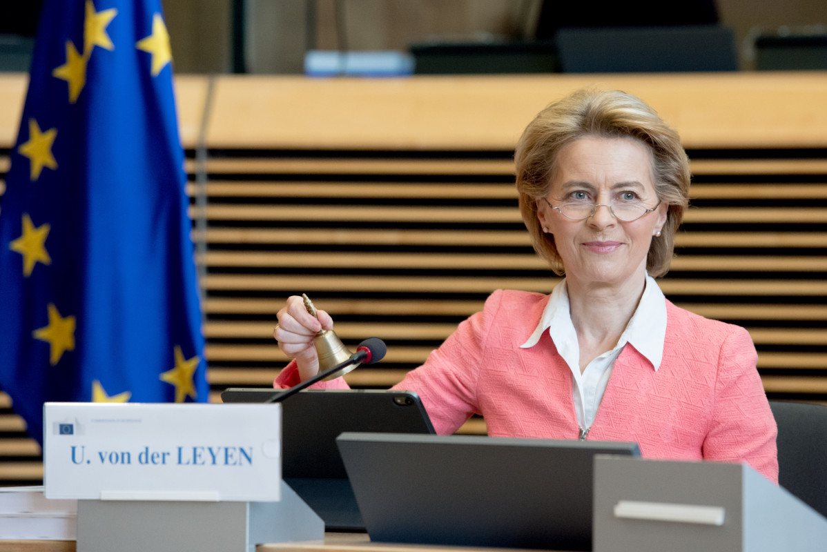 HANDOUT - 17 June 2020, Belgium, Brussels: European Commission President Ursula von der Leyen holds the weekly commissioners meeting. Photo: Etienne Ansotte / European Commission / dpa - ATTENTION: editorial usi only and only if the credit mentioned above is
