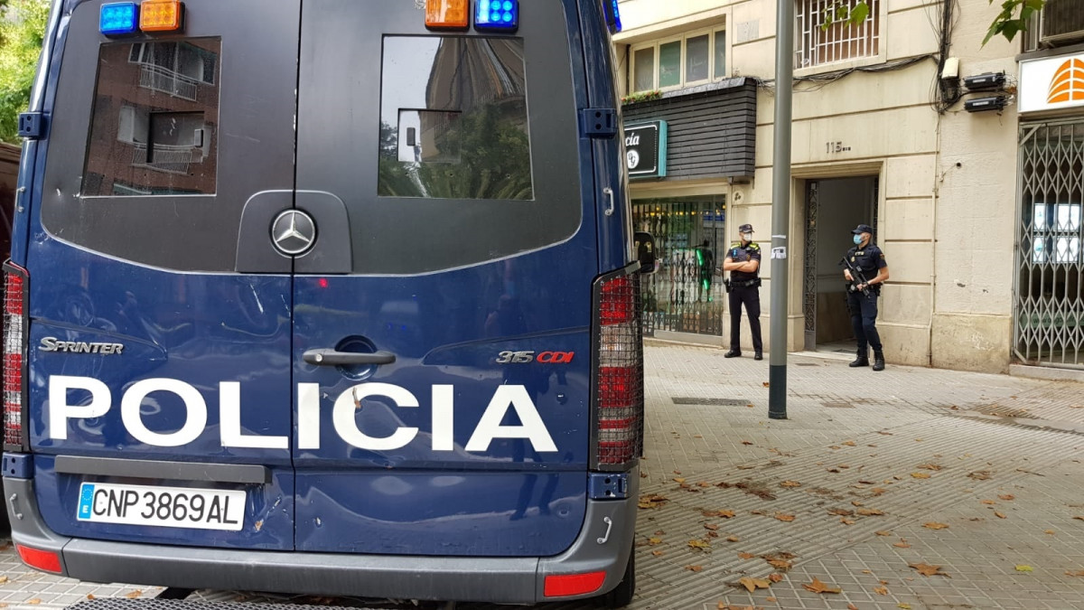 EuropaPress 3218518 operatiu Policia Nacional barcelona contra grup dedicat estafes en línia