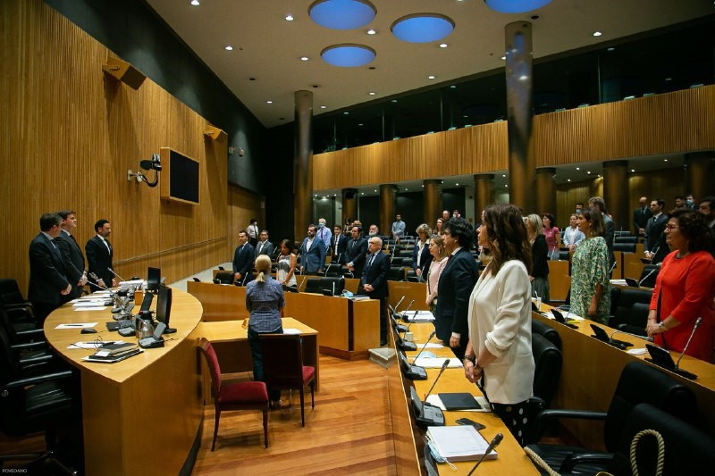 EuropaPress 3218549 diputats comissió reconstrucció social econòmica guarden minut silenci