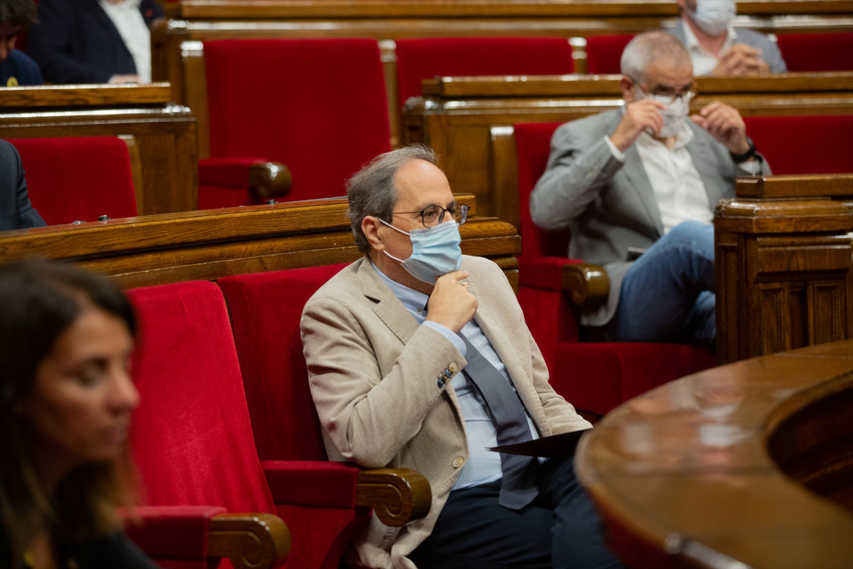 El president de la Generalitat, Quim Torra, durant una sessió plenària en què es debat la gestió de les residències per a gent gran i per a persones amb discapacitat durant la pandèmia d