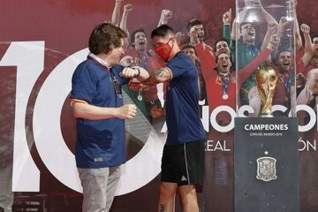 EuropaPress 3231363 jose luis martinez almeida fernando torres al costat copa món madrid