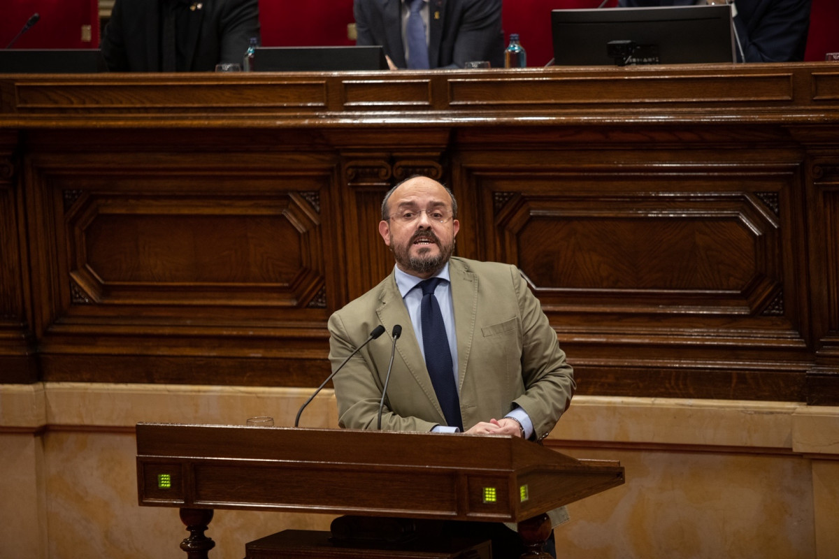 El líder d'el PP català, Alejandro Fernández, en su intervenció en el ple de Parlament de l'27 de gener de 2020.