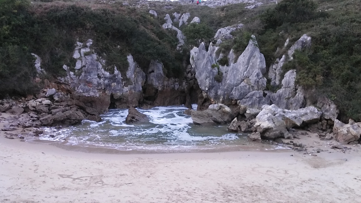 Platja de Gulpiyuri