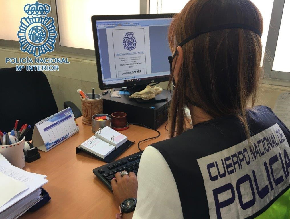 Agent de la UFAM de la Policia Nacional